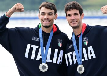 Soares e Oppo con la medaglia d'argento conquistata a Parigi (foto Mimmo Perna-Canottaggio.org)