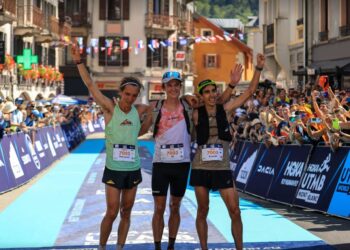 Francesco Puppi al traguardo, a sinistra (foto UTMB)