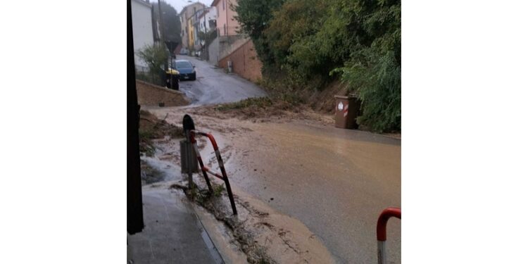 Frazioni Paterno-Montesicuro prive di collegamenti per frane