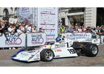 Un'auto da rally Lancia Delta in piazza San Carlo