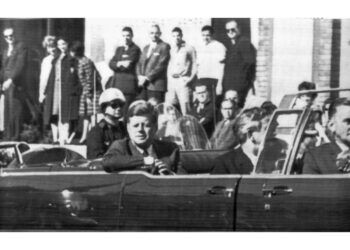 L'auto con JFK ferito verso l'ospedale;la stima 100 mila dollari