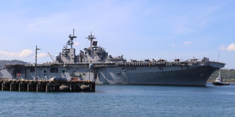 Dopo l'arrivo della nave USS Wasp nella città dell'Egeo