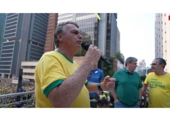 L'ex presidente brasiliano alla protesta dei suoi a San Paolo