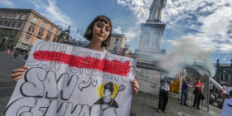 Manifestazioni pacifiche in via dei Tribunali e Piazza Dante