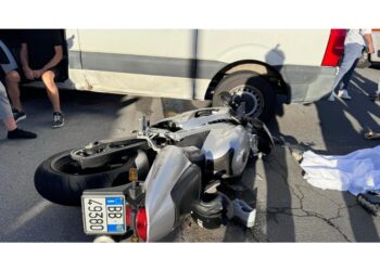 Viaggiavano su moto che si é scontrata con furgone