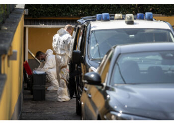 Poi lo avrebbe nascosto in una buca nel giardino di casa