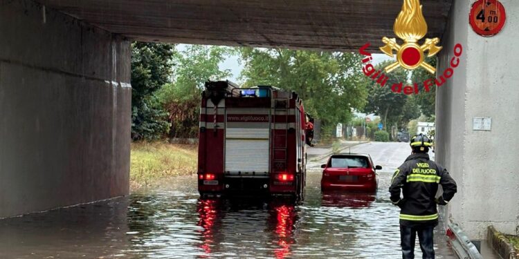 Danni causati in nottata. Meteo oggi in lieve miglioramento