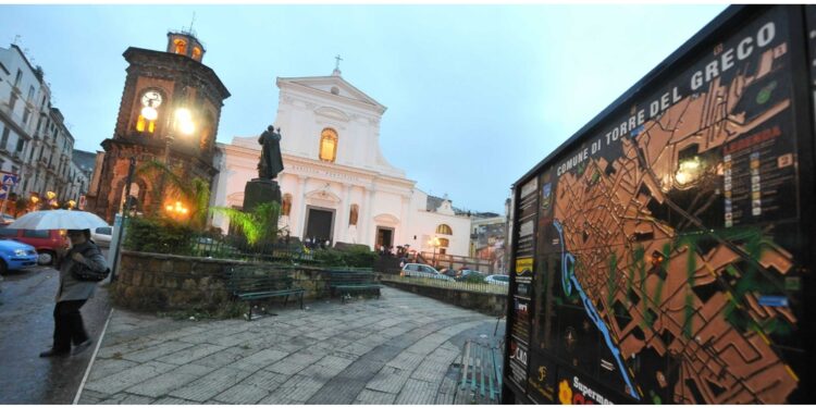 Strade trasformate in fiumi in piena