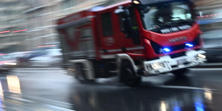 Sfollate una decina di persone per esondazione corso d'acqua