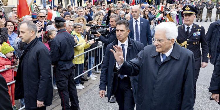 'Onore a chi contribuì alla causa della libertà'