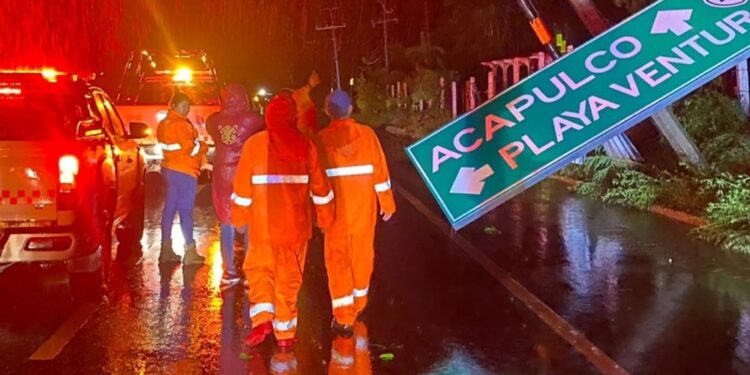 Si lavora per liberare l'autostrada nello Stato di Guerrero