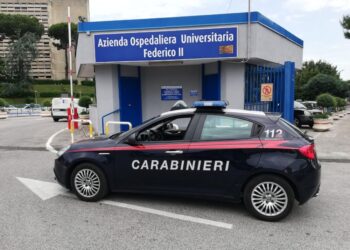 Vittima un 62enne: violenze dopo diniego all'ingresso dell'auto