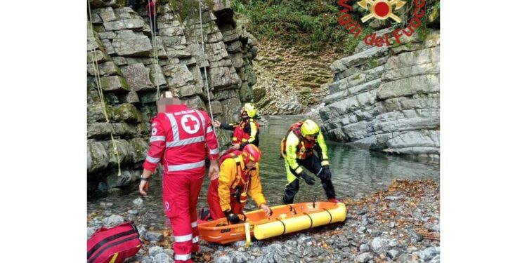 L'incidente vicino al cantiere edile dove l'uomo stava lavorando