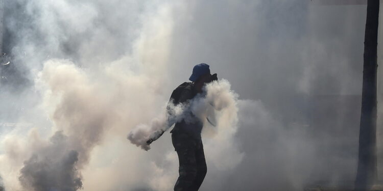 Truppe in allerta e supporto aereo nell'area