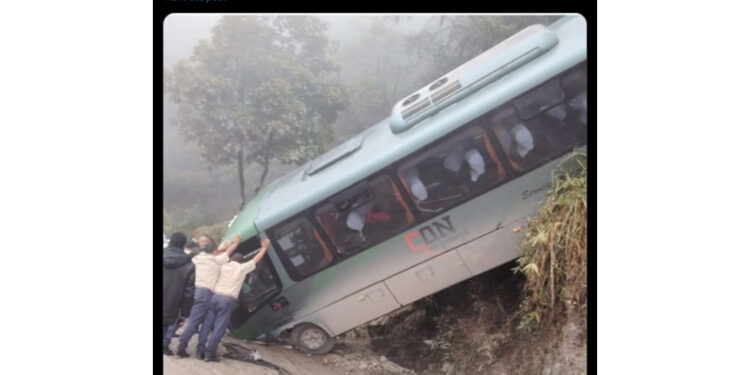 Il bus dei turisti era caduto in un burrone. Aperta un'inchiesta