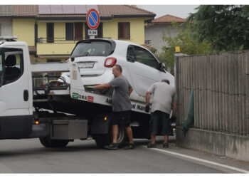 Atti: "sarebbe rientrato in auto per colpirlo ancora"