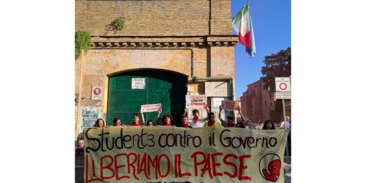 'Contro progetto Autonomia e manganelli in piazza'