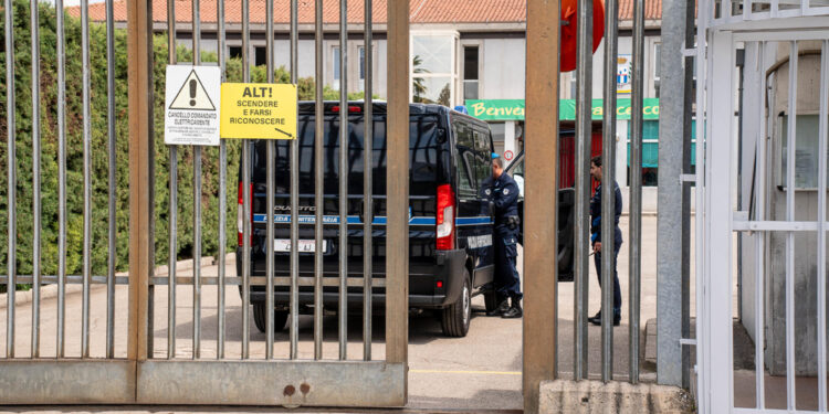 Due detenuti sono stati denunciati e uno arrestato