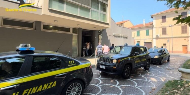 Trovati 25 lavoratori al lavoro in cantiere per 11 ore al giorno