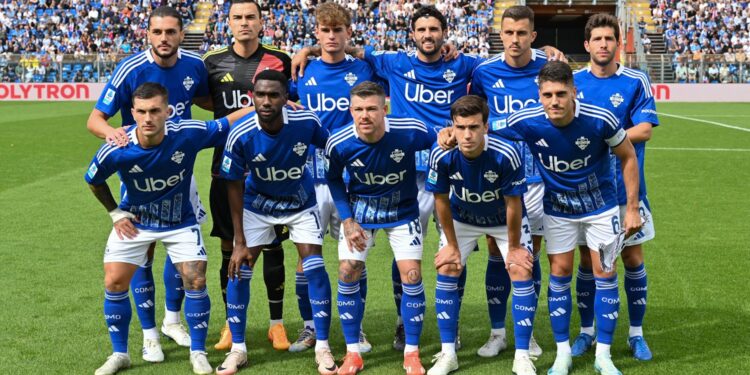 L'undici iniziale schierato contro il Bologna (foto Roberto Colombo)