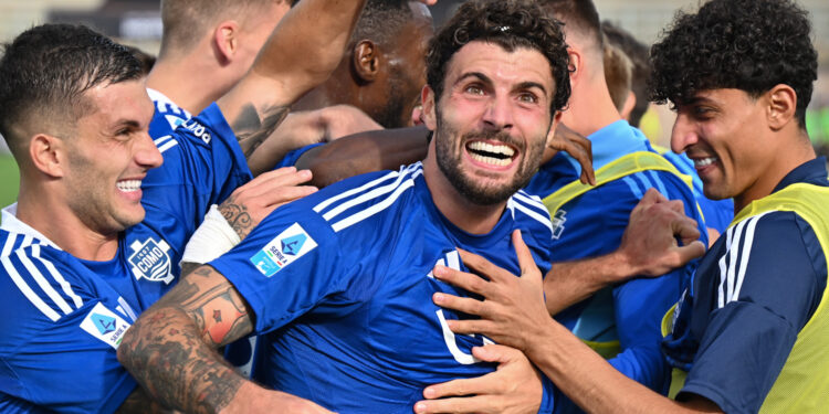 L'esultanza di Patrick Cutrone e dei compagni di squadra (foto Roberto Colombo)