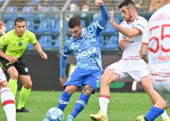 L'arbitro Piccinini lo scorso anno nel match Como-SudTirol (foto Colombo)