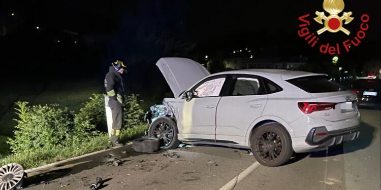 Erba, incidente stradale. Intervento dei vigili del fuoco