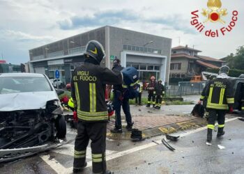 incidente furgone auto