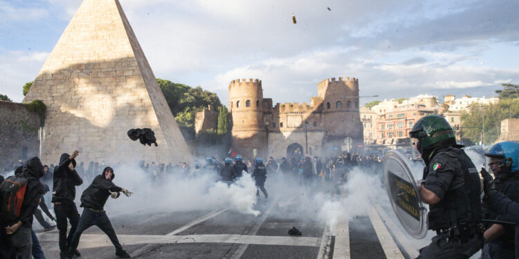 Emessi 38 fogli di via da Roma per i manifestanti