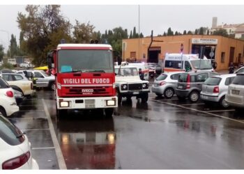 La vittima stava attraversando la strada