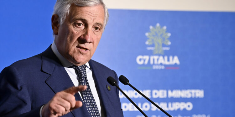 Tajani alla ministeriale Sviluppo: 'Pace attraverso il dialogo'