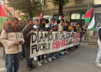 Protesta lungo le vie del centro contro partita Italia-Israele