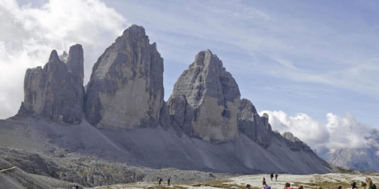 Il corpo recuperato dal Soccorso alpino