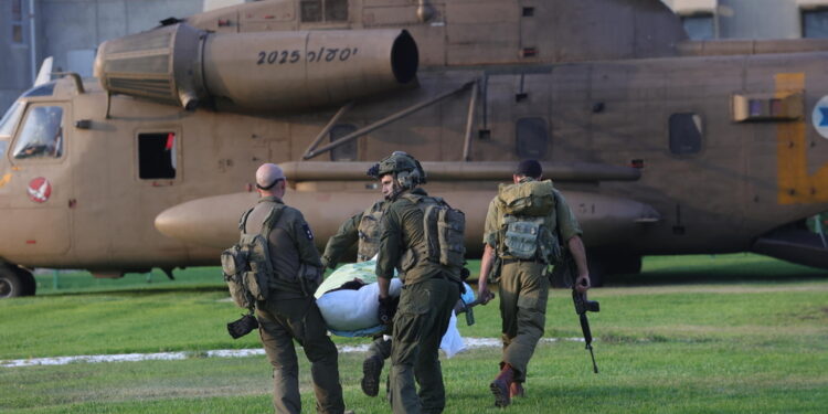 Alla stazione dei bus nel sud di Israele. Ucciso l'attentatore