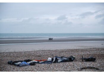 Altri 46 portati in salvo al largo della costa di Calais