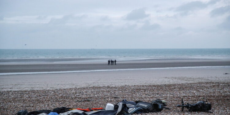 Altri 46 portati in salvo al largo della costa di Calais