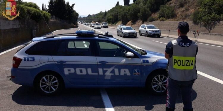 Polstrada lo scopre con controllo di routine in area di servizio