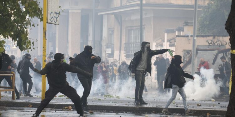 Antagonisti si trovavano tra le prime file al corteo pro Pal