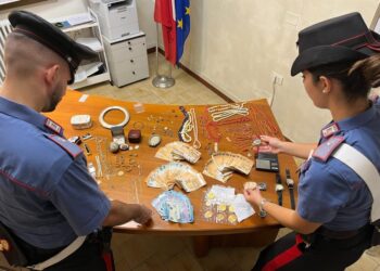 Con accuse di furto e ricettazione dopo colpo in villa