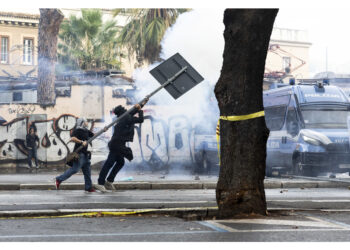 'Confusi tra manifestanti per attaccare polizia