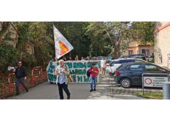 Stamattina in corteo ad Ancona: "Profitto uccide la salute"