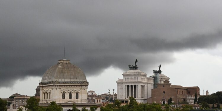 Forte ciclone si sposterà entro domani dal Tirreno all'Adriatico