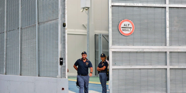 Approdo a Bari.Forse collocati in un centro di richiedenti asilo