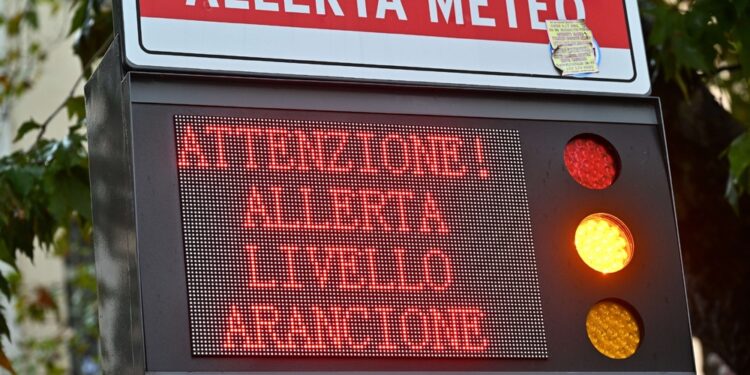 Avviso della protezione civile sino alle 18 di lunedì