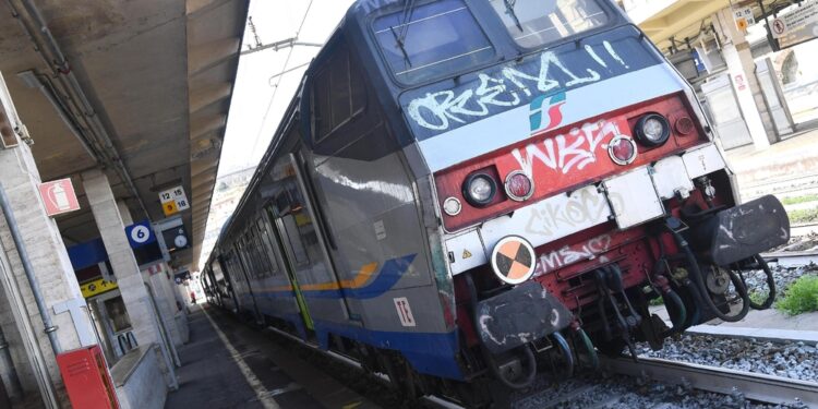 Linea bloccata per alcune settimane. Treni passano da Altare