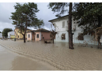 Chiusa l'infiltrazione di acqua che ha causato un allagamento