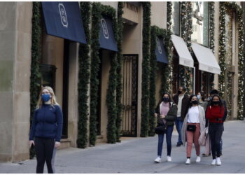 Alberi e marciapiedi più larghi. Nuovo boulevard dello shopping