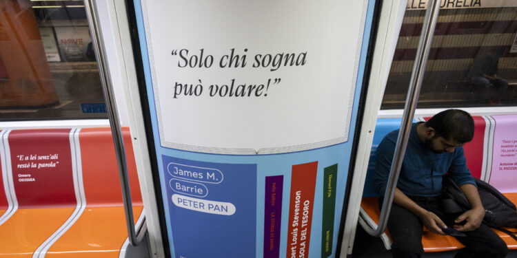 Campagna Rai-Cepell nei vagoni della linea A di Roma