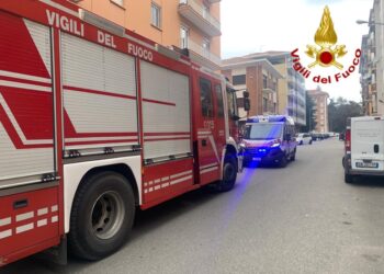 Investito da un ritorno di fiamma miscelando sostanze chimiche