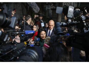 E chiama alla piazza domani contro il contestato esito del voto